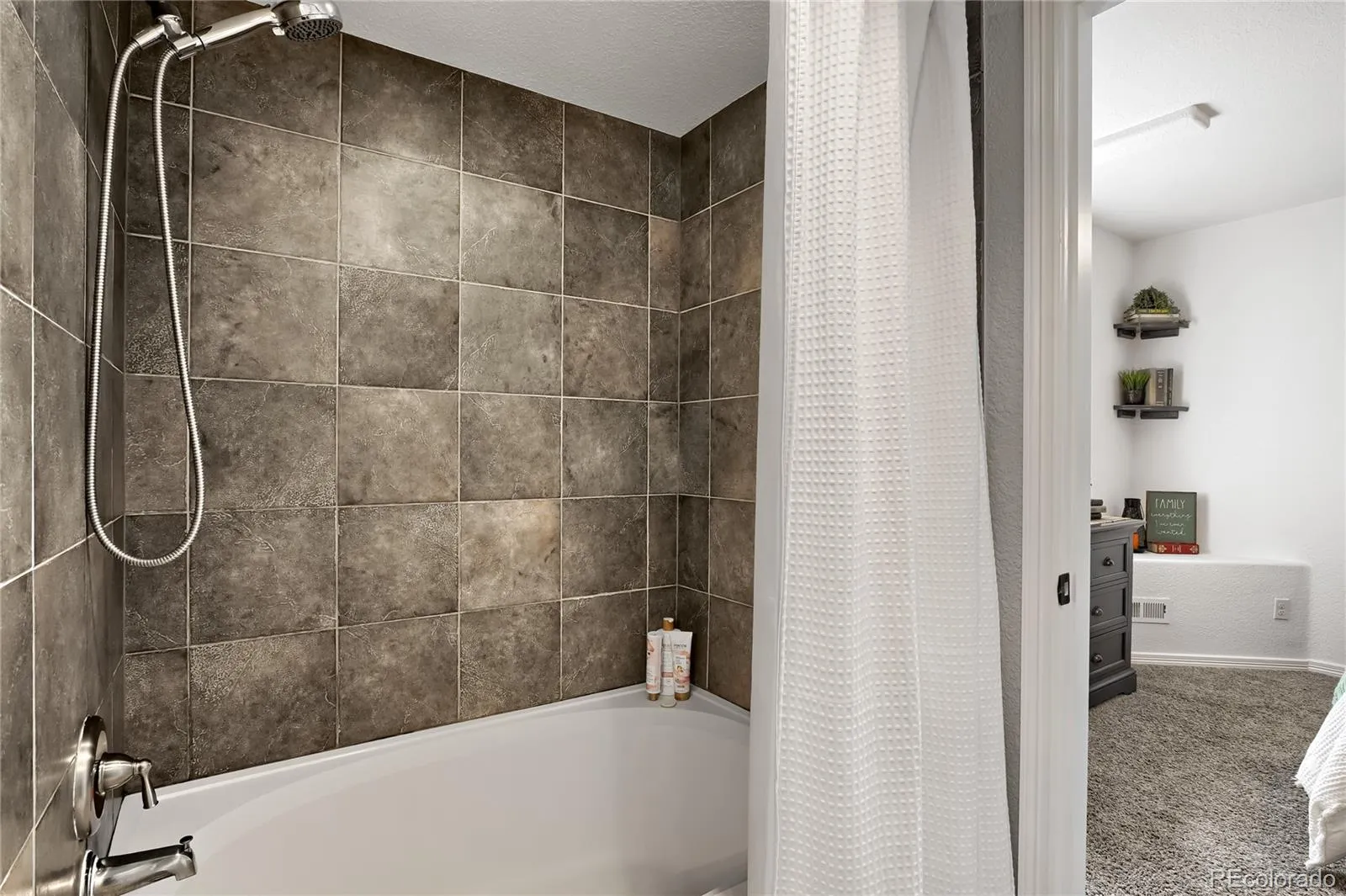 6441 S Millbrook Way Aurora CO 80016 MLS #REC9717678 05022026054535 1600 26