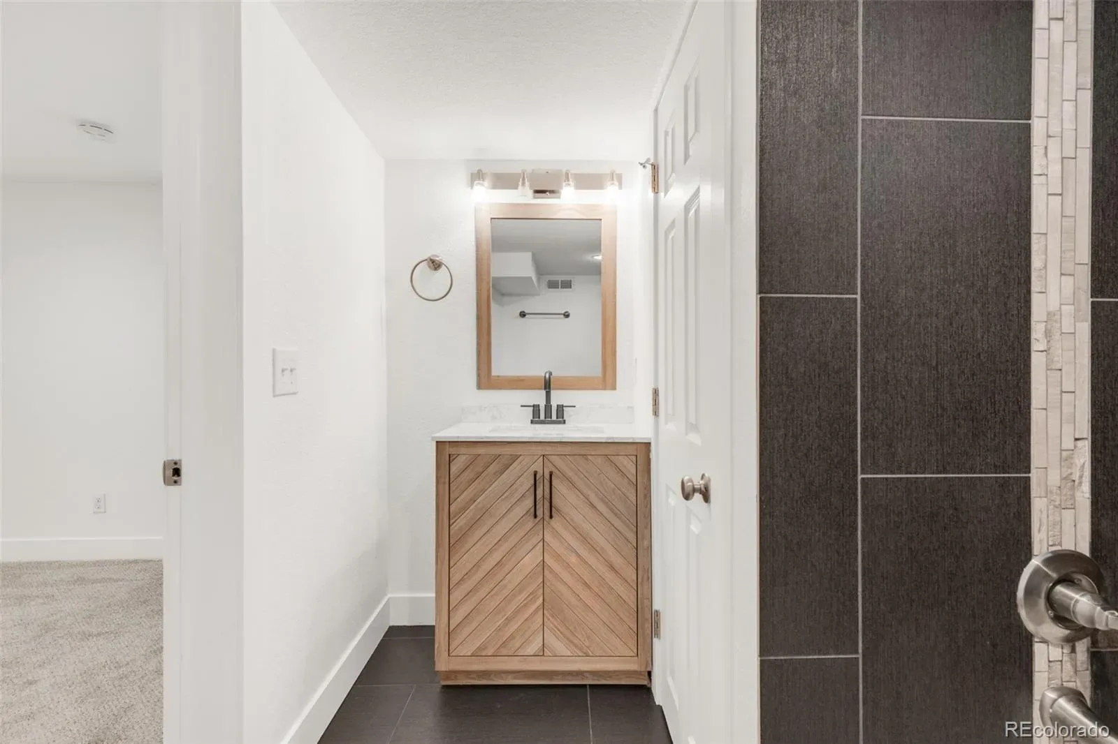 03232026234900 1600 32