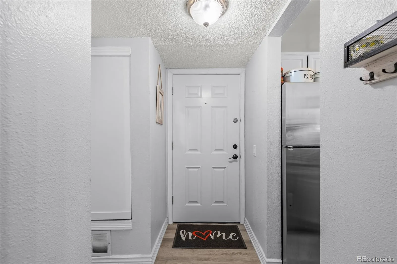 9867 E Peakview Avenue #E1 Englewood CO 80111 MLS #REC9720364 06122026204557 1600 7