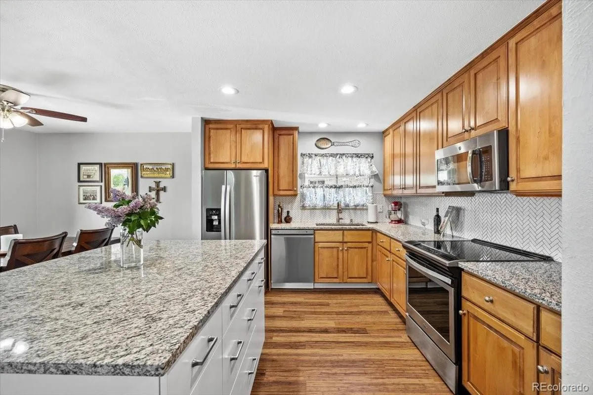 6634 S Buffalo Drive Littleton CO 80120 MLS #REC9723147 04232026020431 1200 10