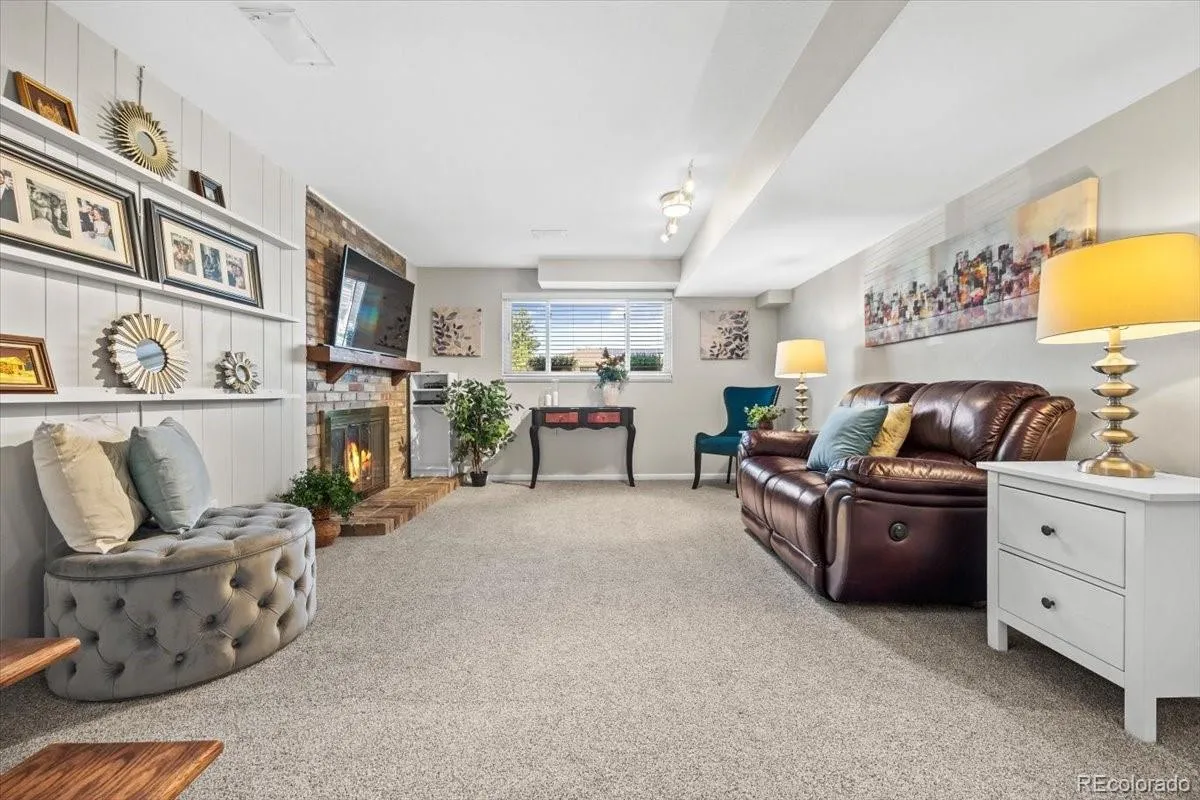 6634 S Buffalo Drive Littleton CO 80120 MLS #REC9723147 04232026020431 1200 19