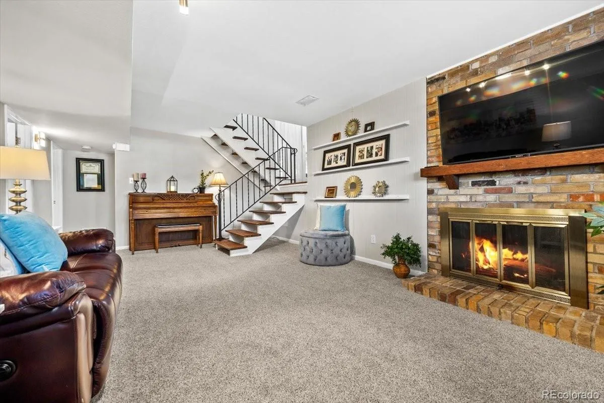 6634 S Buffalo Drive Littleton CO 80120 MLS #REC9723147 04232026020431 1200 21