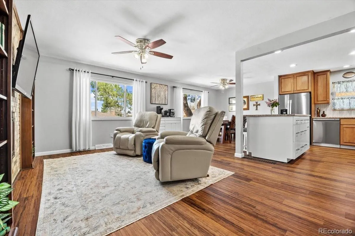 6634 S Buffalo Drive Littleton CO 80120 MLS #REC9723147 04232026020431 1200 4