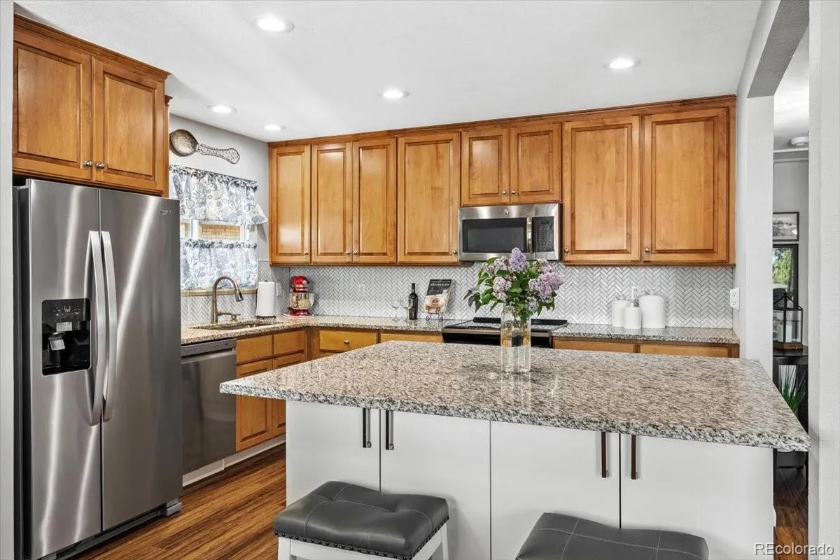 6634 S Buffalo Drive Littleton CO 80120 MLS #REC9723147 04232026020431 1200 9