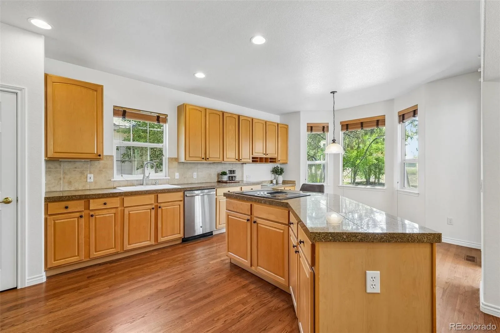 14890 E Maplewood Drive Centennial CO 80016 | MLS #REC9729216 07172026002652 1600 3