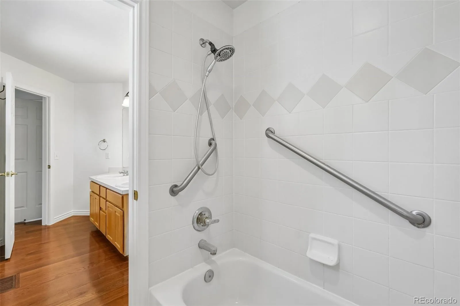 14890 E Maplewood Drive Centennial CO 80016 | MLS #REC9729216 07172026002652 1600 37