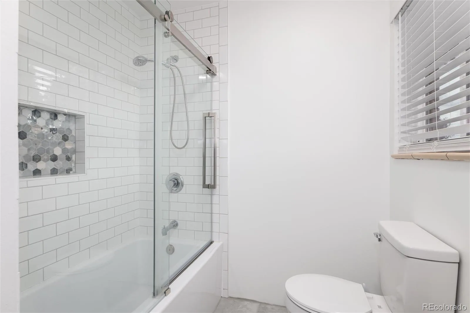 402 Ursula Street Aurora CO 80011 MLS #REC9729773 06102026211225 1600 21