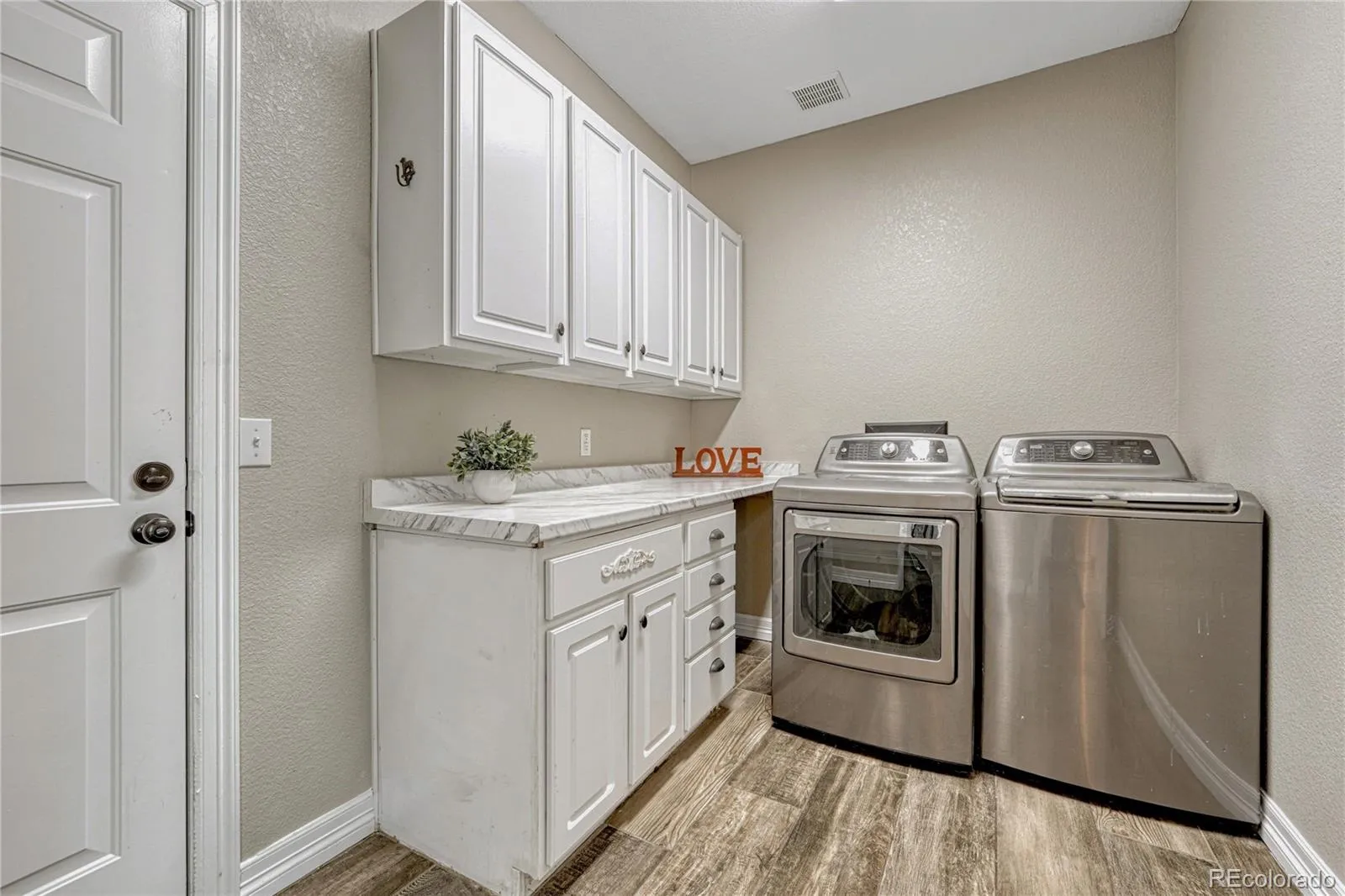 20214 E Euclid Place Aurora CO 80016 MLS #REC9739532 05232026165248 1600 11