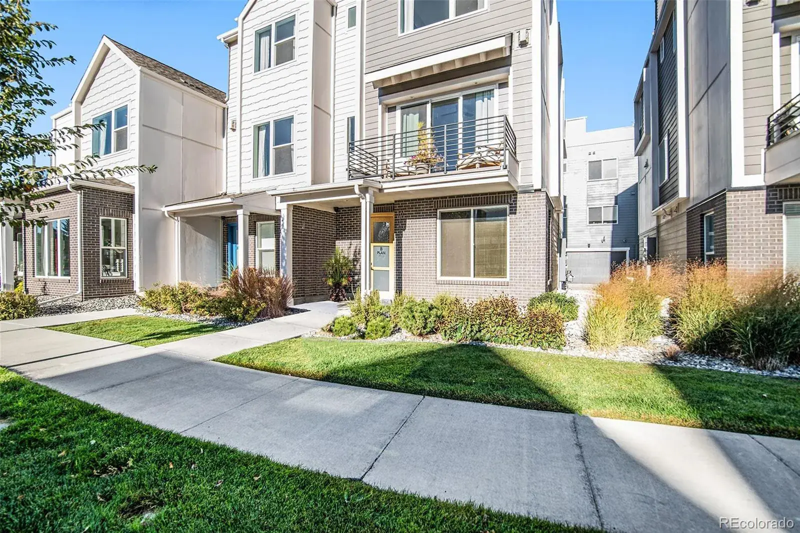 888 S Valentia Street #101 #13 Denver CO 80247 MLS #REC9739865 12092025190811 1600 3