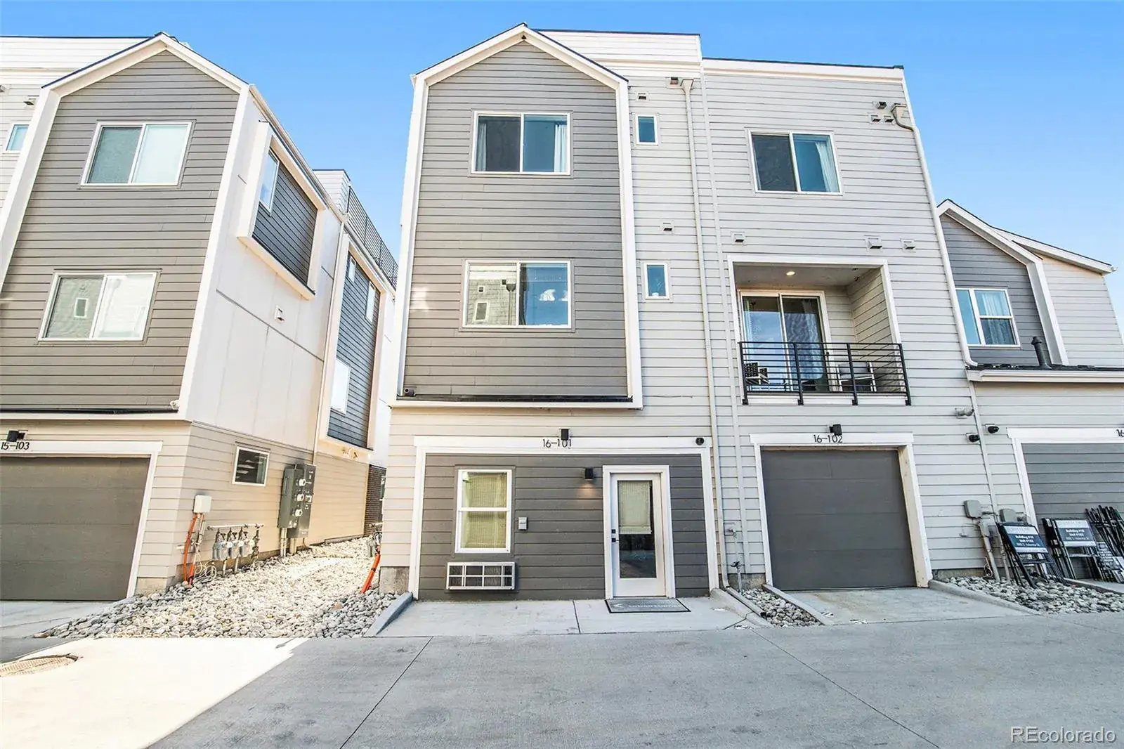 888 S Valentia Street #101 #13 Denver CO 80247 MLS #REC9739865 12092025190811 1600 4