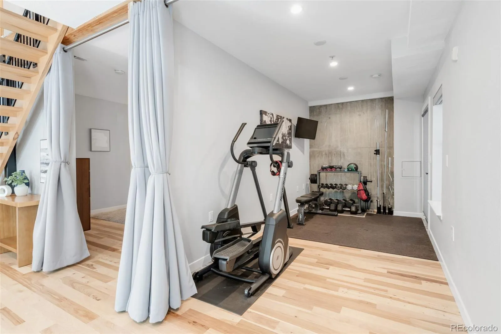 04132026230901 1600 11