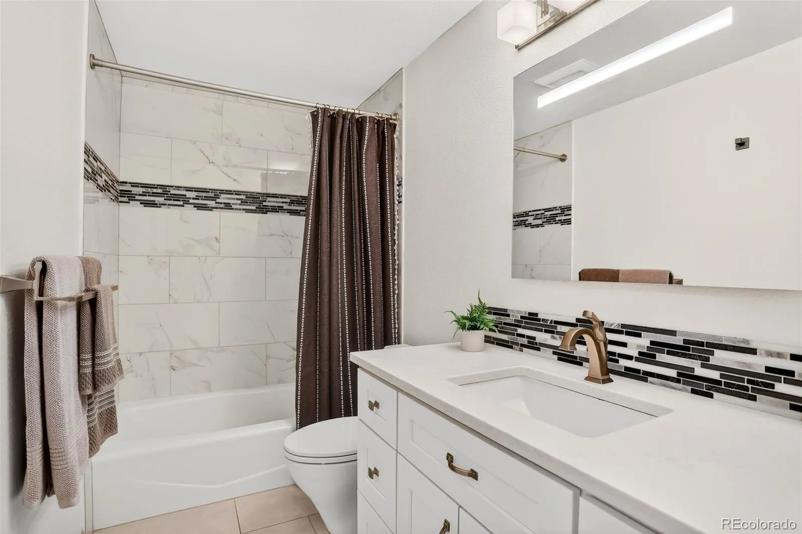 7601 E Oxford Avenue Denver CO 80237 MLS #REC9745132 05202026062153 1600 25