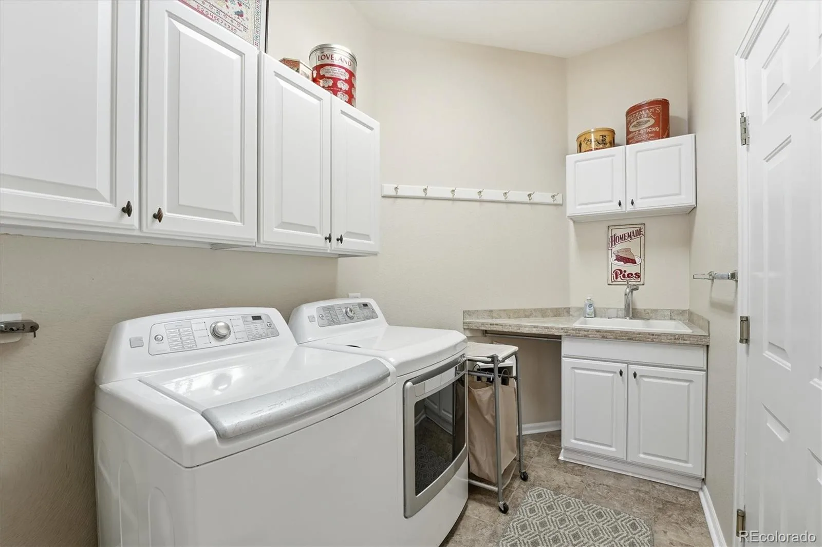 7287 S Acoma Street Littleton CO 80120 MLS #REC9757356 06252026001031 1600 28