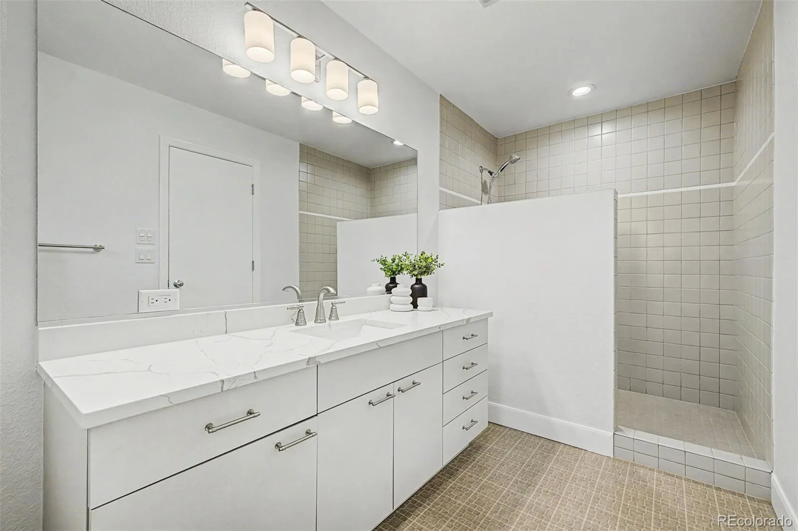 1519 E Maplewood Court Littleton CO 80121 | MLS #REC9764147 08202026204803 1600 29