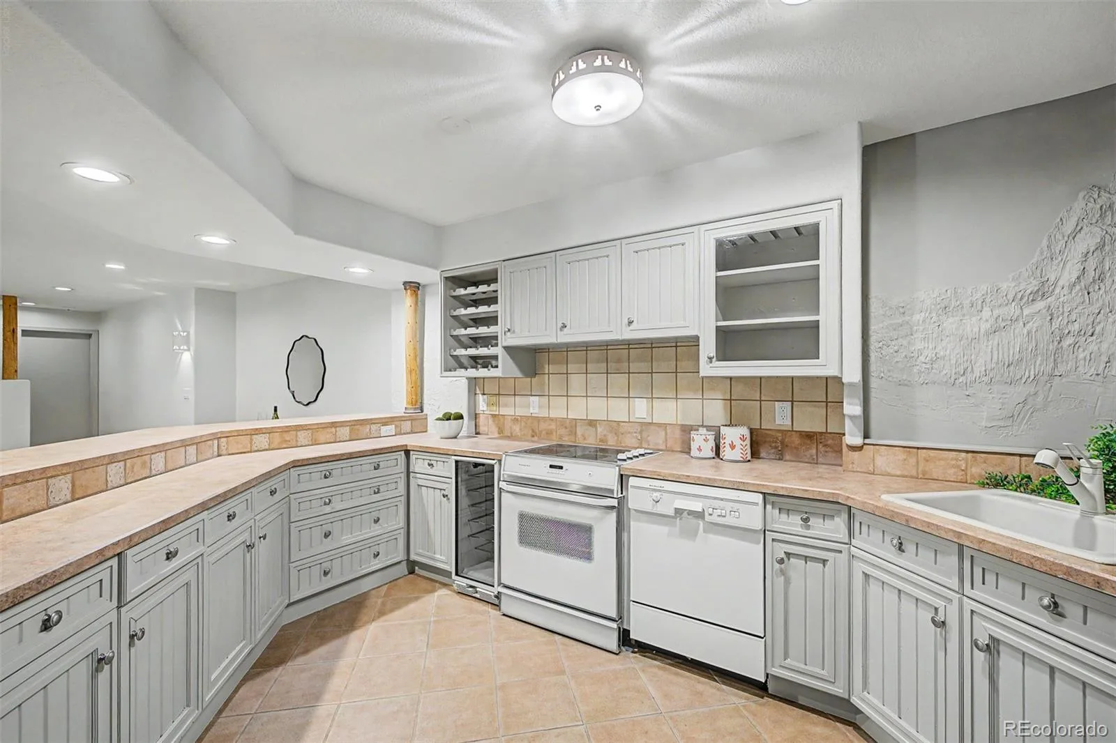 1519 E Maplewood Court Littleton CO 80121 | MLS #REC9764147 08202026204803 1600 9