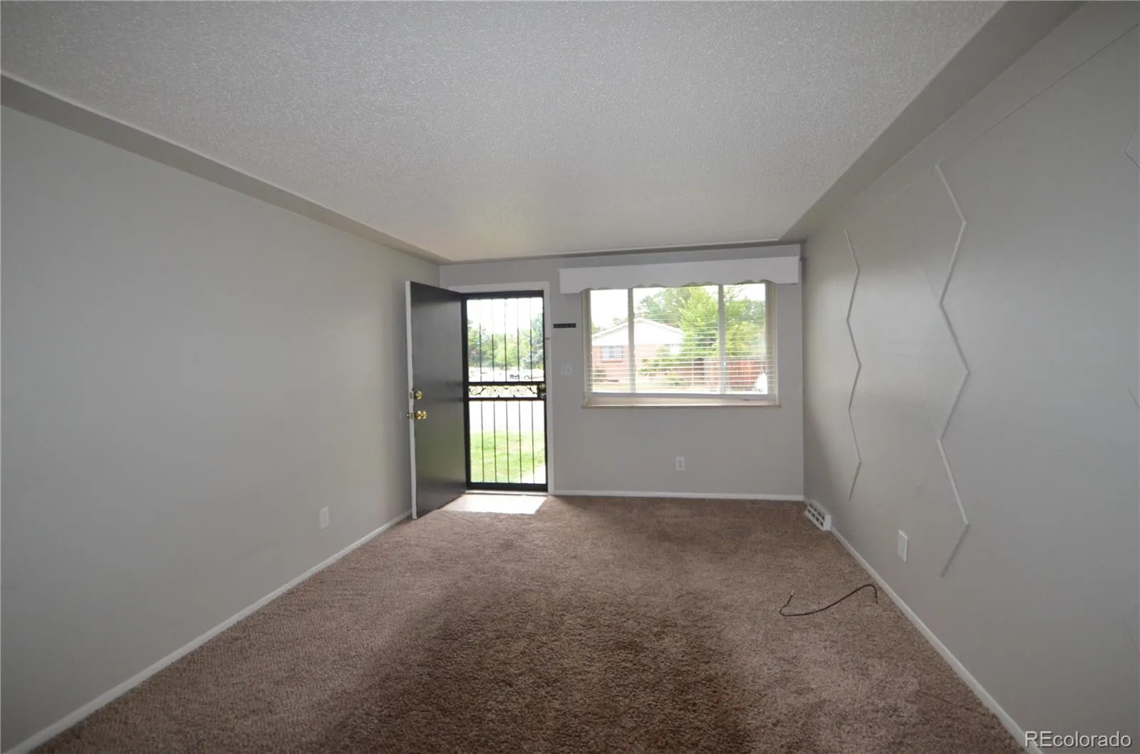 10800 E 4th Way Aurora CO 80010 | MLS #REC9764435 04282026201805 1600 15