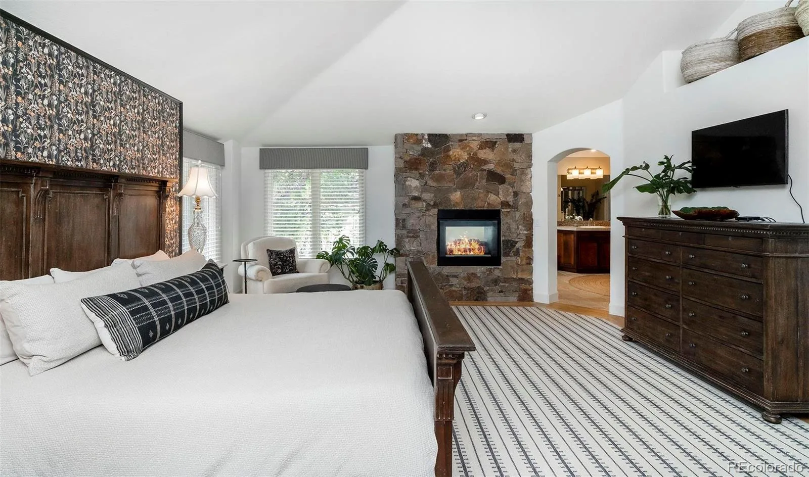 22184 Forest Hills Drive Golden CO 80401 | MLS #REC9766516 08142026235643 1600 28