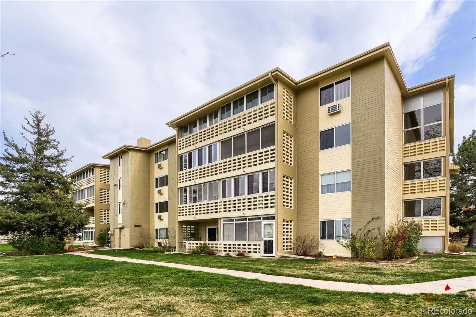 9155 E Center Avenue #2C Denver CO 80247 MLS #REC9770904 05262026212125 1600 25