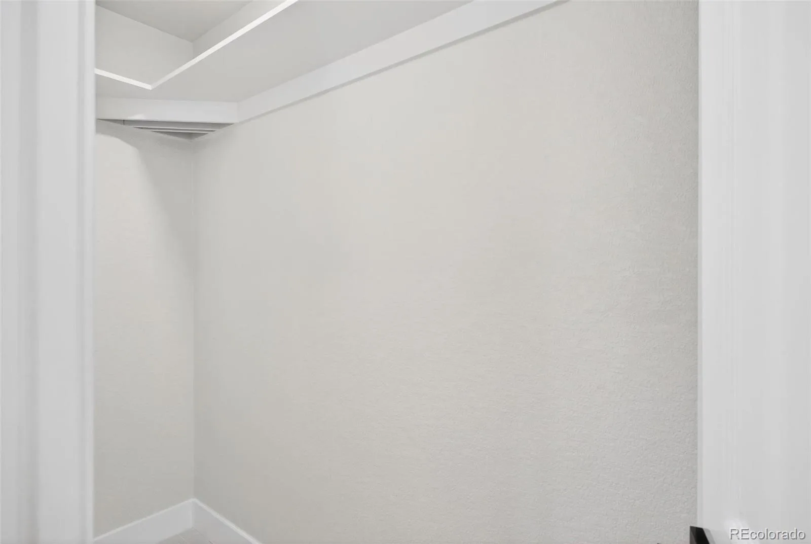 2651 S Chase Lane Lakewood CO 80227 MLS #REC9771457 05292026170205 1600 38