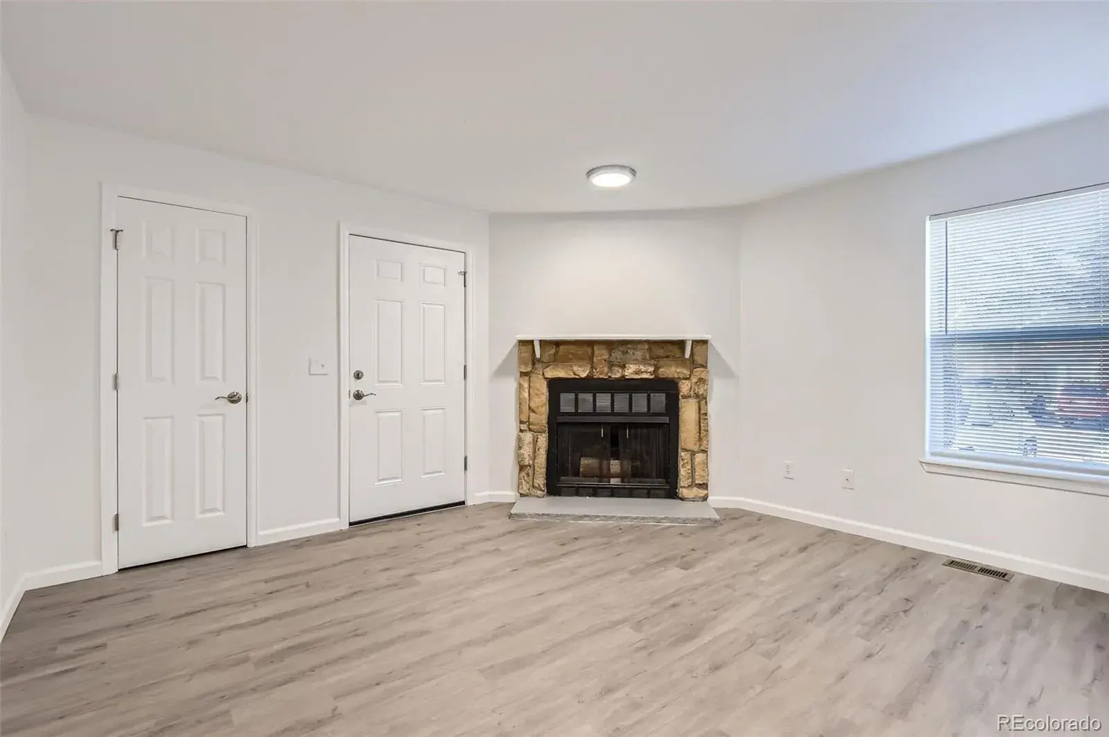 932 S Dearborn #8 #932 Aurora CO 80012 MLS #REC9772503 02142026000802 1600 3