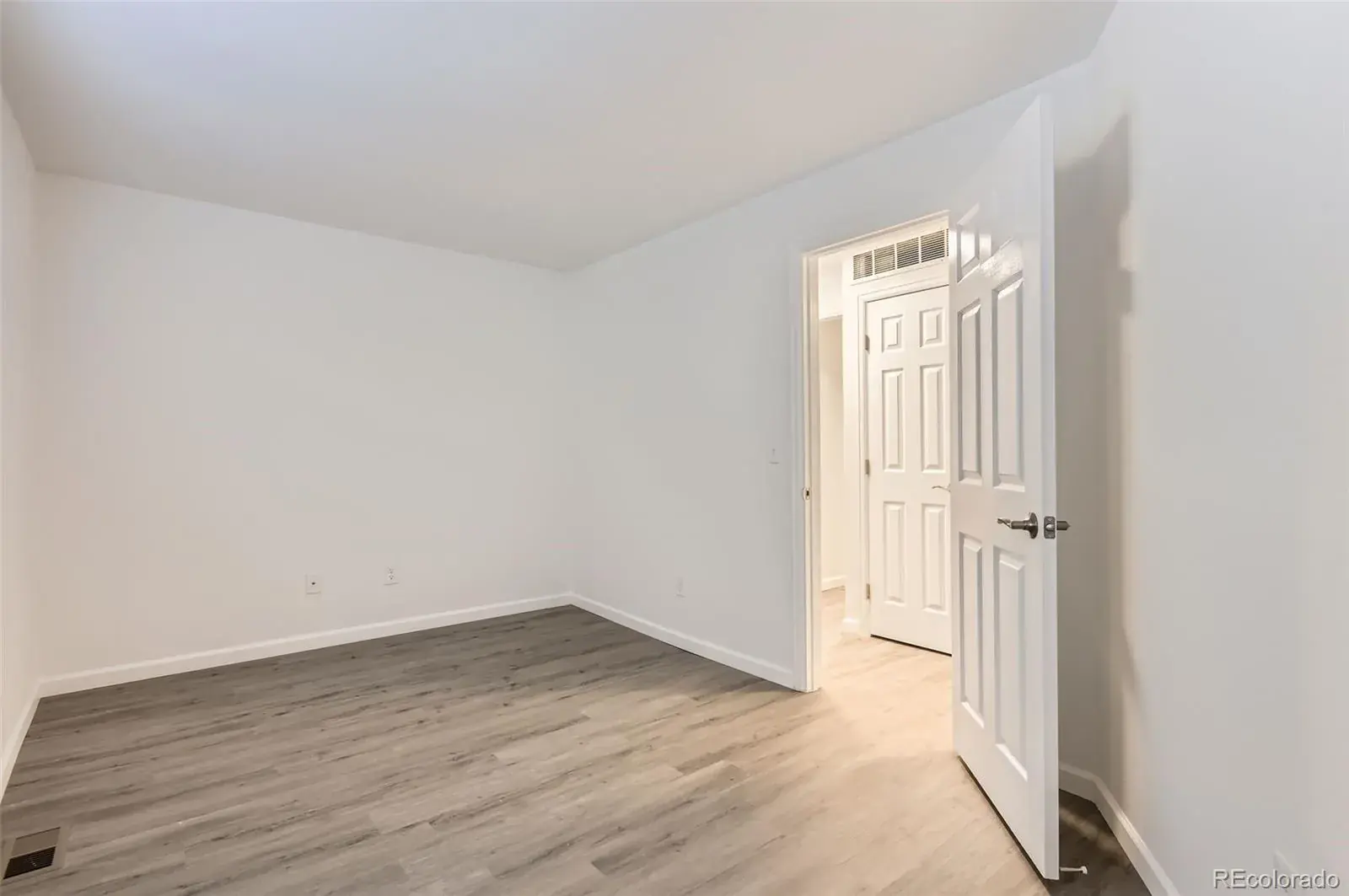 932 S Dearborn #8 #932 Aurora CO 80012 MLS #REC9772503 02142026000802 1600 8
