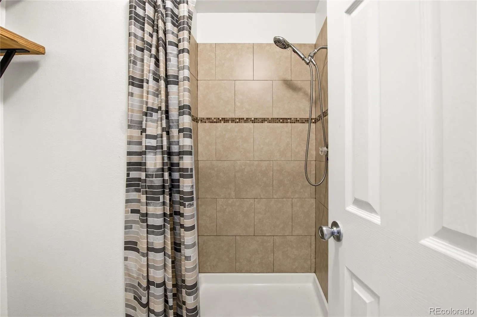 8805 W Floyd Avenue Lakewood CO 80227 | MLS #REC9773882 08102026155053 1600 20