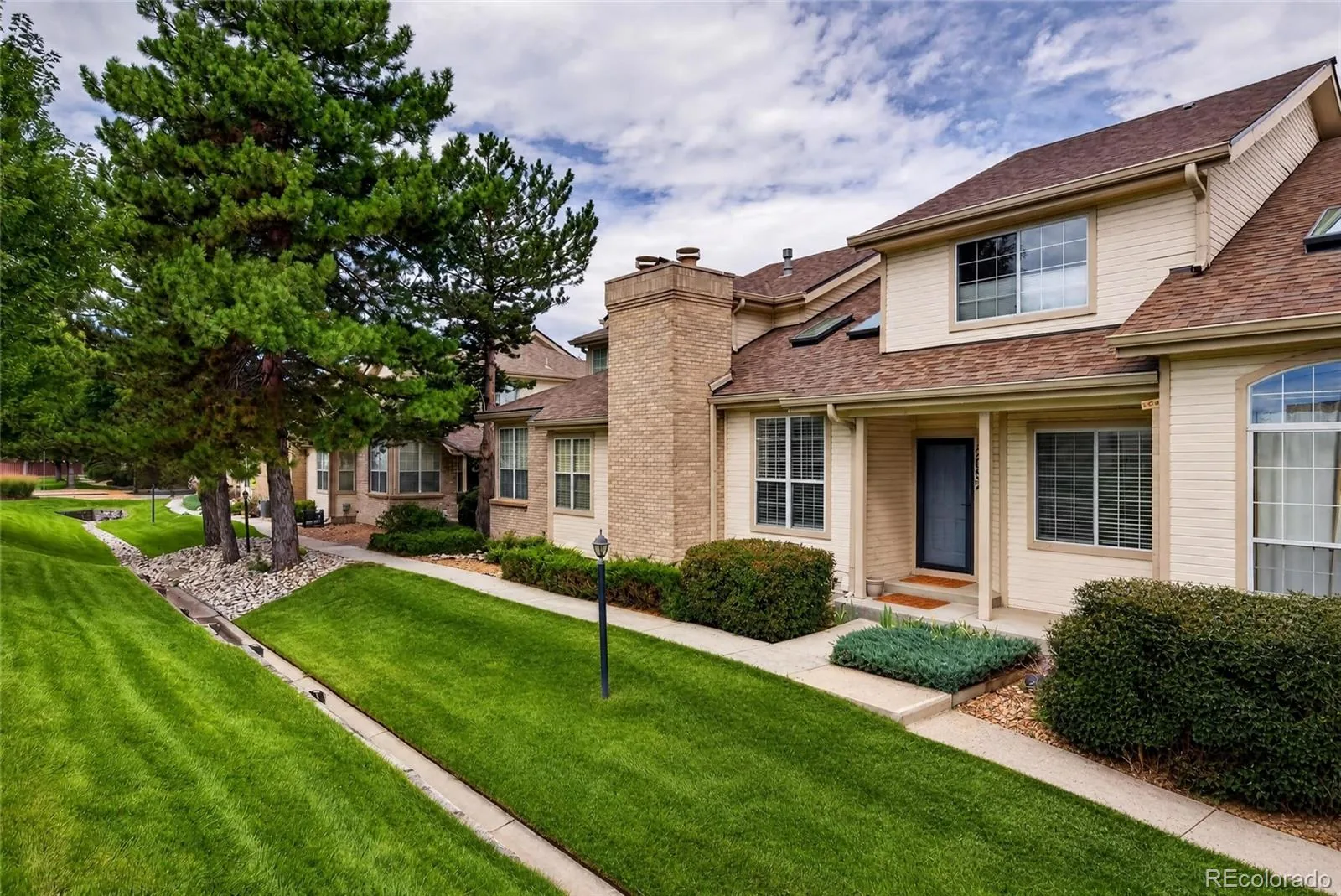 2092 S Xenia Way Denver CO 80231 | MLS #REC9774818 09222026171449 1600 1