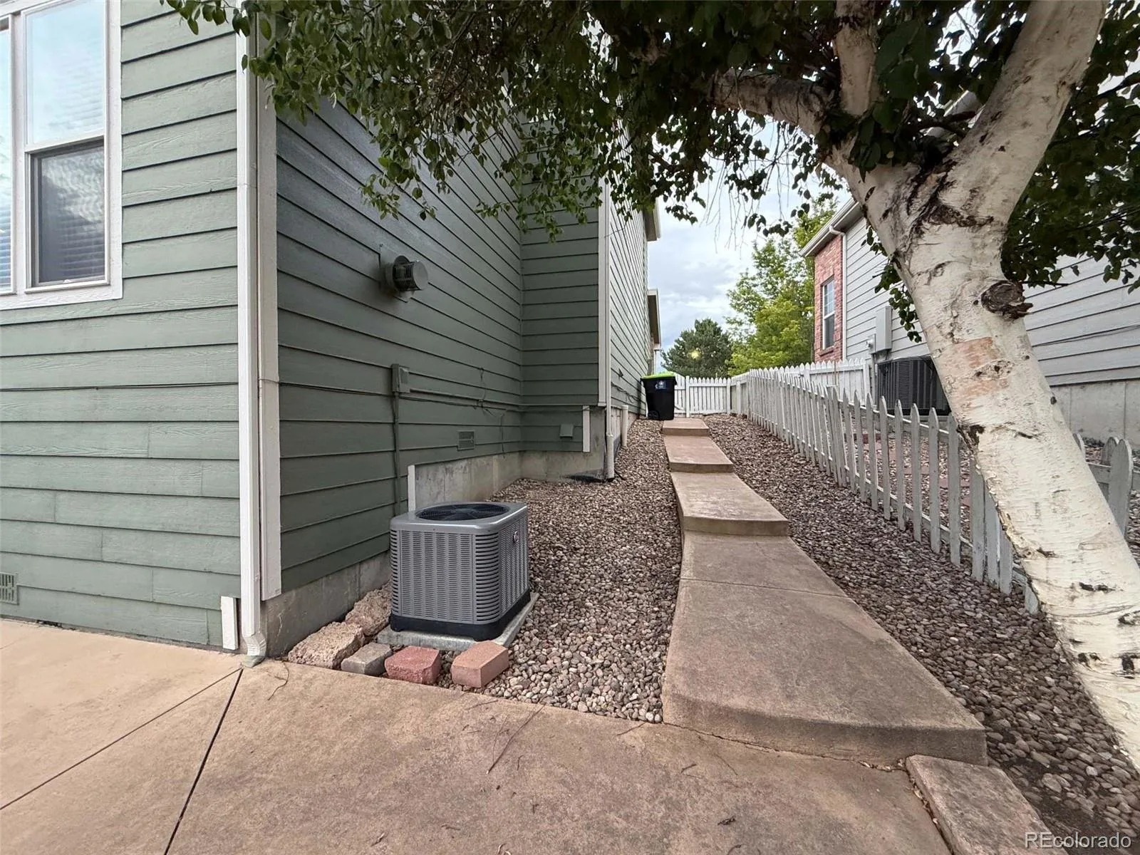 6111 S Kirk Street Aurora CO 80016 | MLS #REC9775778 09012026042656 1600 15