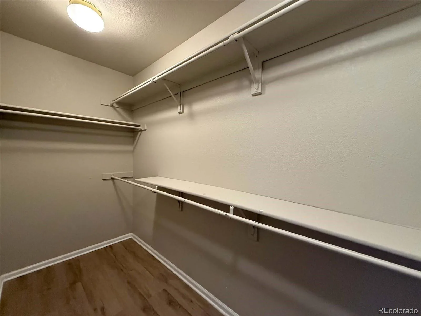 6111 S Kirk Street Aurora CO 80016 | MLS #REC9775778 09012026042656 1600 25