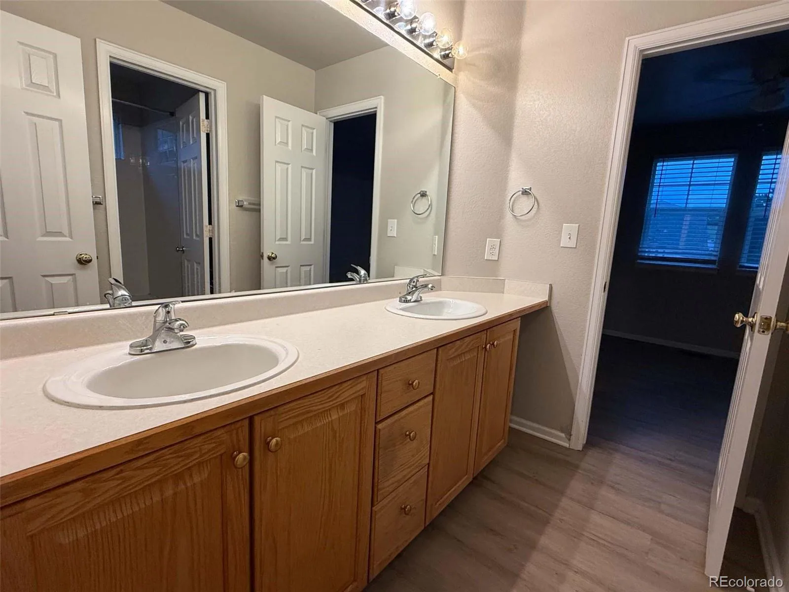 6111 S Kirk Street Aurora CO 80016 | MLS #REC9775778 09012026042656 1600 29