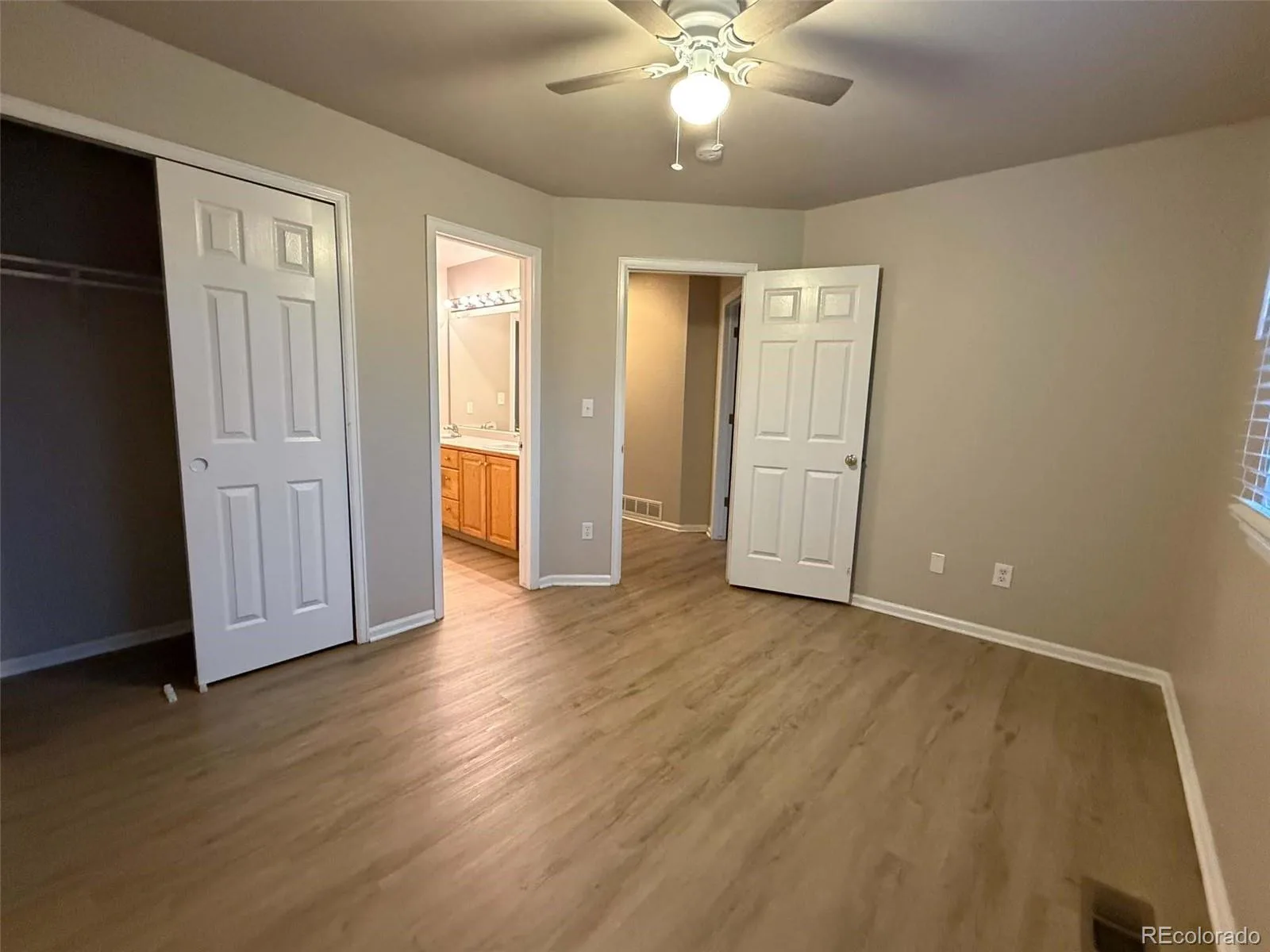 6111 S Kirk Street Aurora CO 80016 | MLS #REC9775778 09012026042656 1600 32