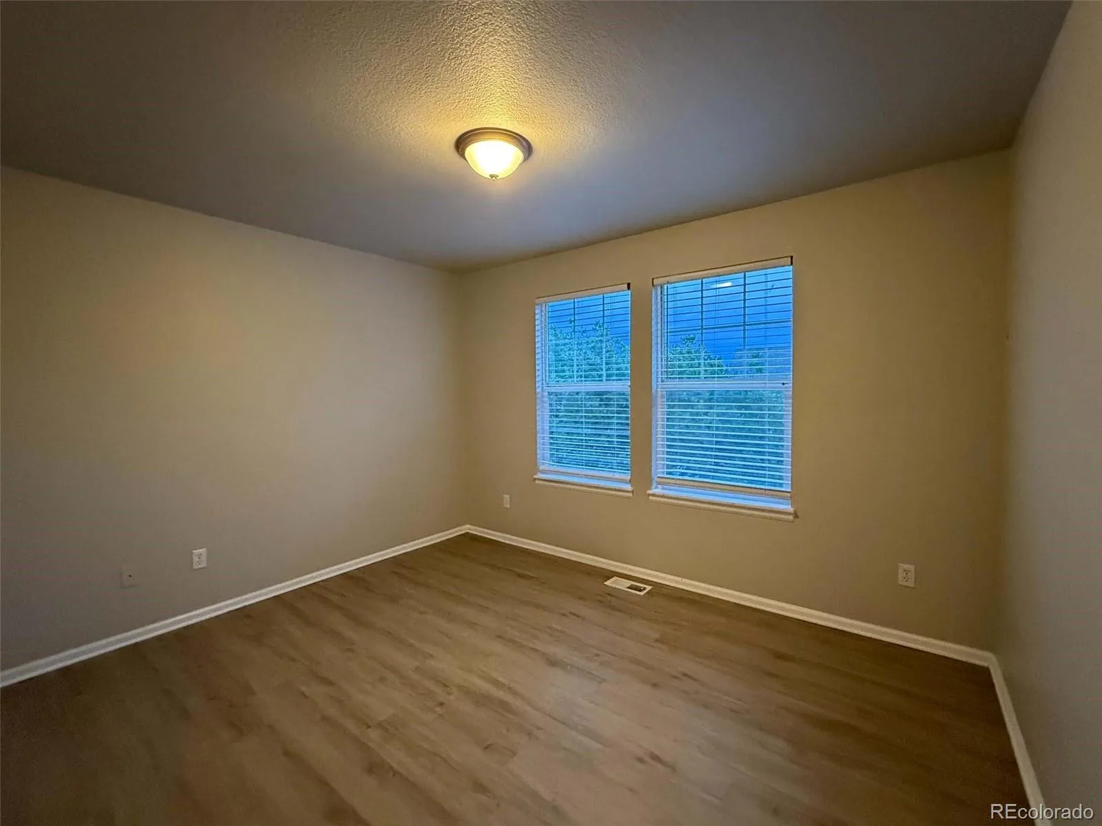 6111 S Kirk Street Aurora CO 80016 | MLS #REC9775778 09012026042656 1600 33