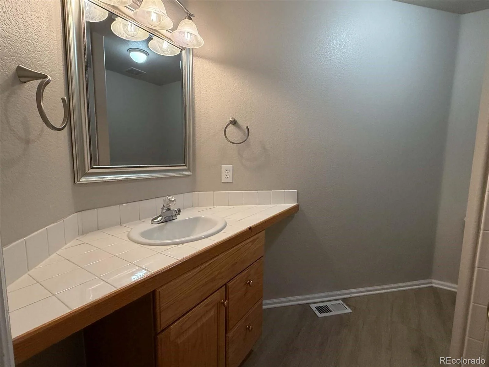 6111 S Kirk Street Aurora CO 80016 | MLS #REC9775778 09012026042656 1600 35