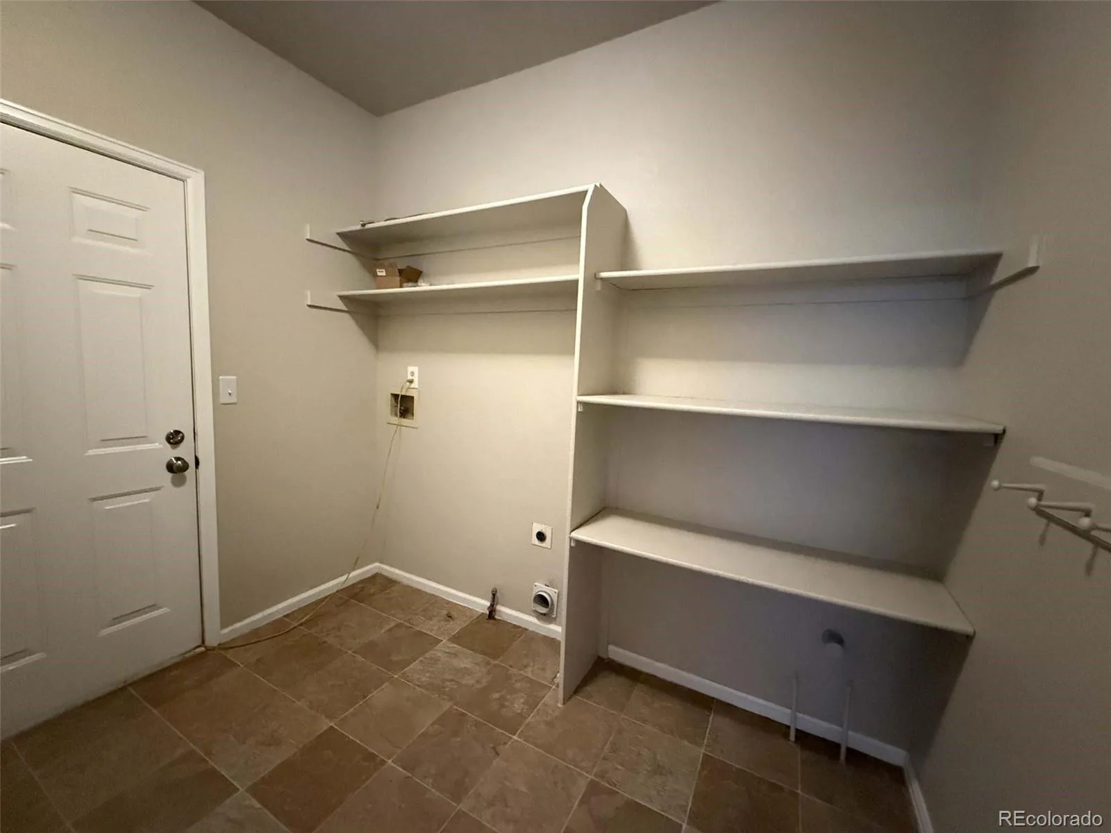 6111 S Kirk Street Aurora CO 80016 | MLS #REC9775778 09012026042656 1600 7