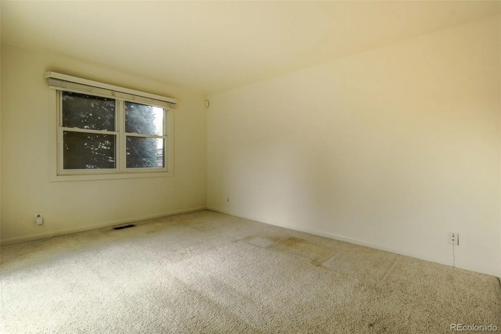 2267 S Yosemite Circle Denver CO 80231 | MLS #REC9779785 07302026001818 1600 10