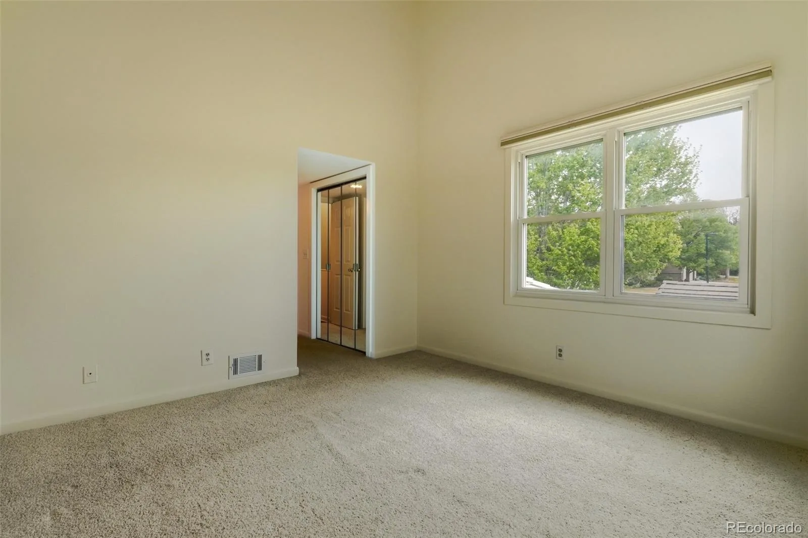2267 S Yosemite Circle Denver CO 80231 | MLS #REC9779785 07302026001818 1600 12