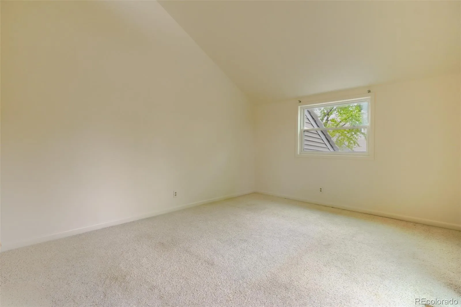 2267 S Yosemite Circle Denver CO 80231 | MLS #REC9779785 07302026001818 1600 16