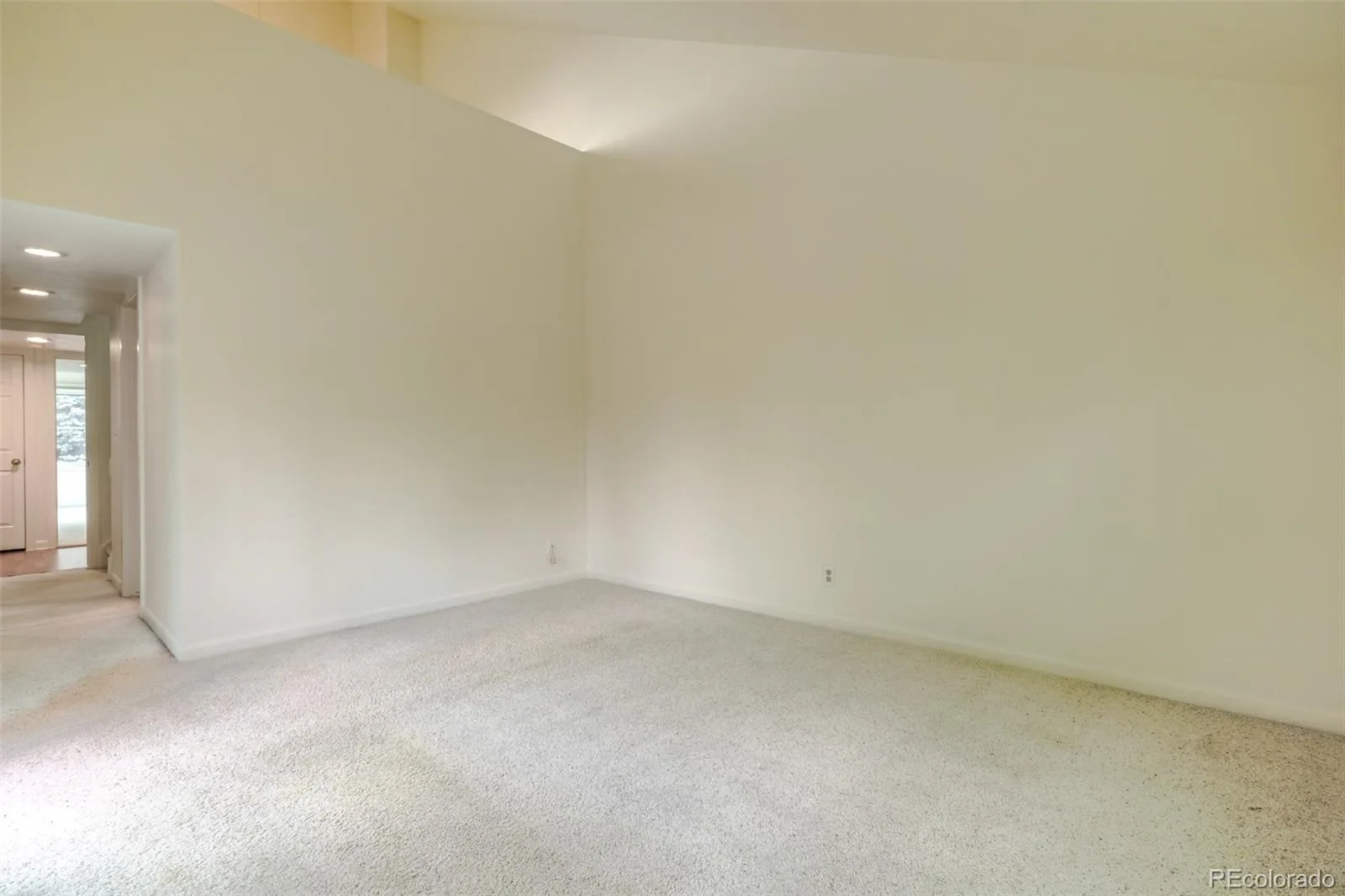 2267 S Yosemite Circle Denver CO 80231 | MLS #REC9779785 07302026001818 1600 19