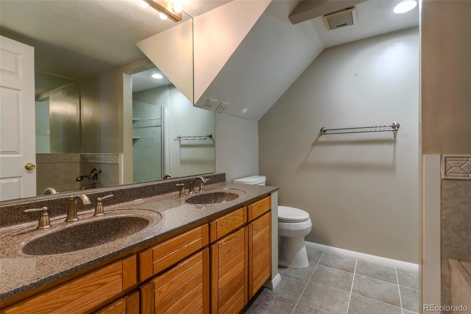 2267 S Yosemite Circle Denver CO 80231 | MLS #REC9779785 07302026001818 1600 21