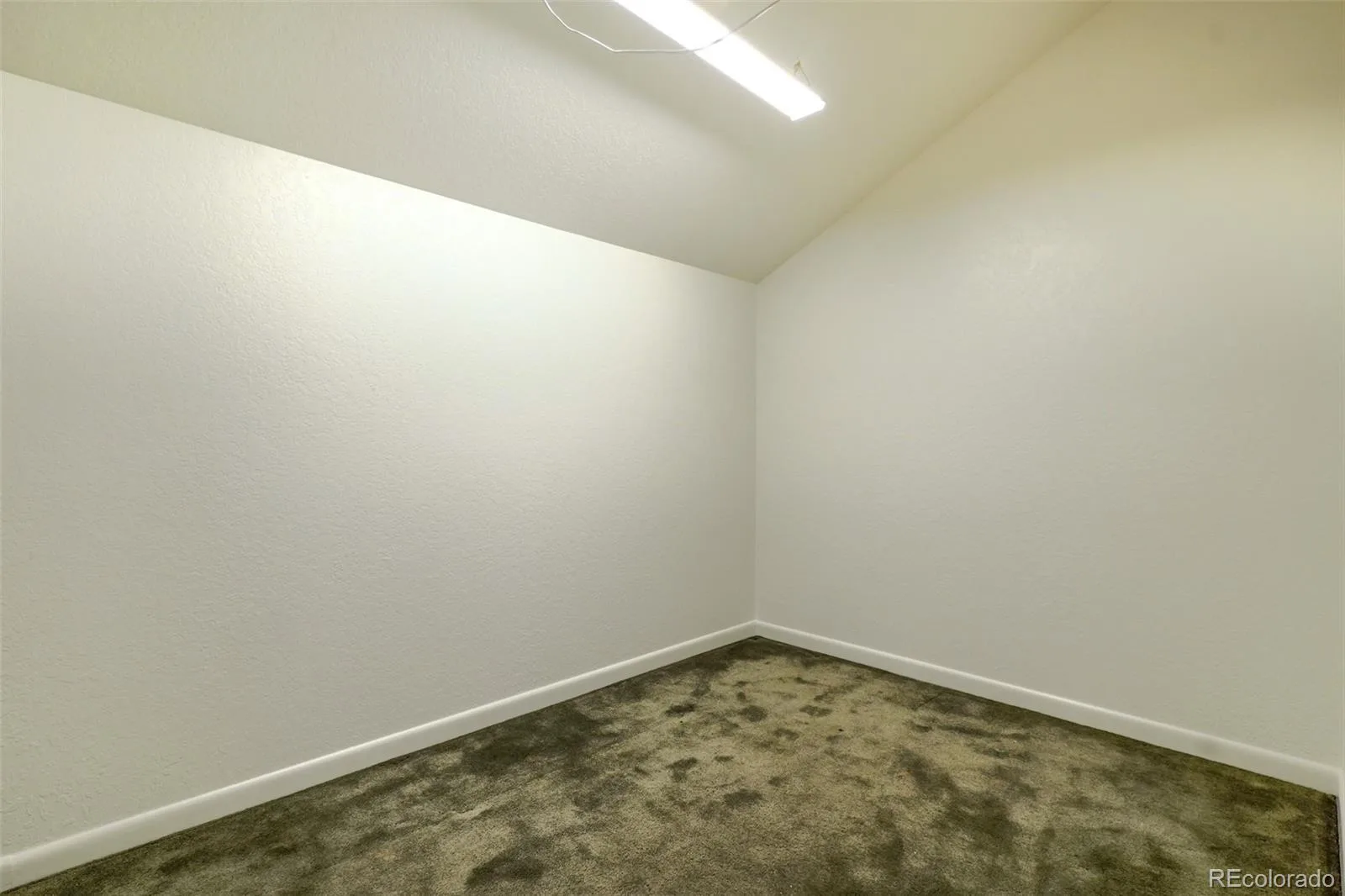 2267 S Yosemite Circle Denver CO 80231 | MLS #REC9779785 07302026001818 1600 26