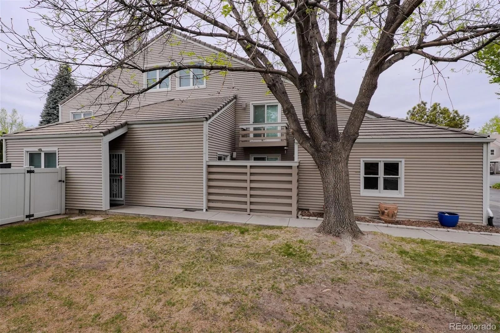 2267 S Yosemite Circle Denver CO 80231 | MLS #REC9779785 07302026001818 1600 27