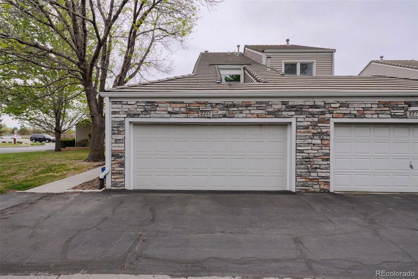 2267 S Yosemite Circle Denver CO 80231 | MLS #REC9779785 07302026001818 1600 32