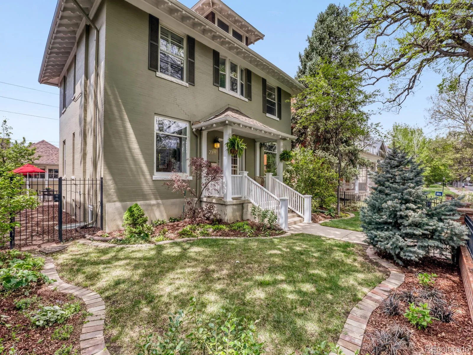 2365 Albion Street Denver CO 80207 MLS #REC9785151 05032026173830 1600 34