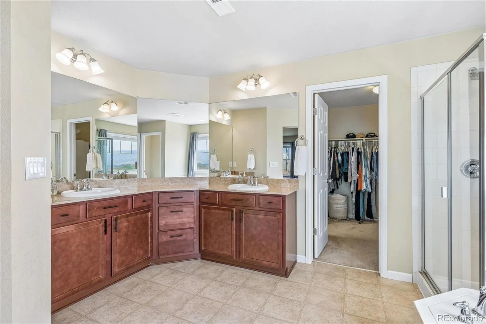 8787 Gore Street Arvada CO 80007 | MLS #REC9823001 09012026021341 1600 21