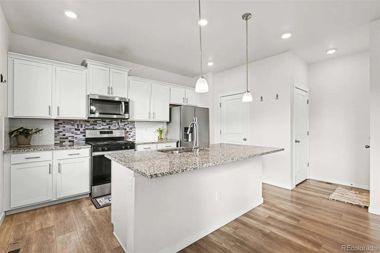 04012026161005 1600 11