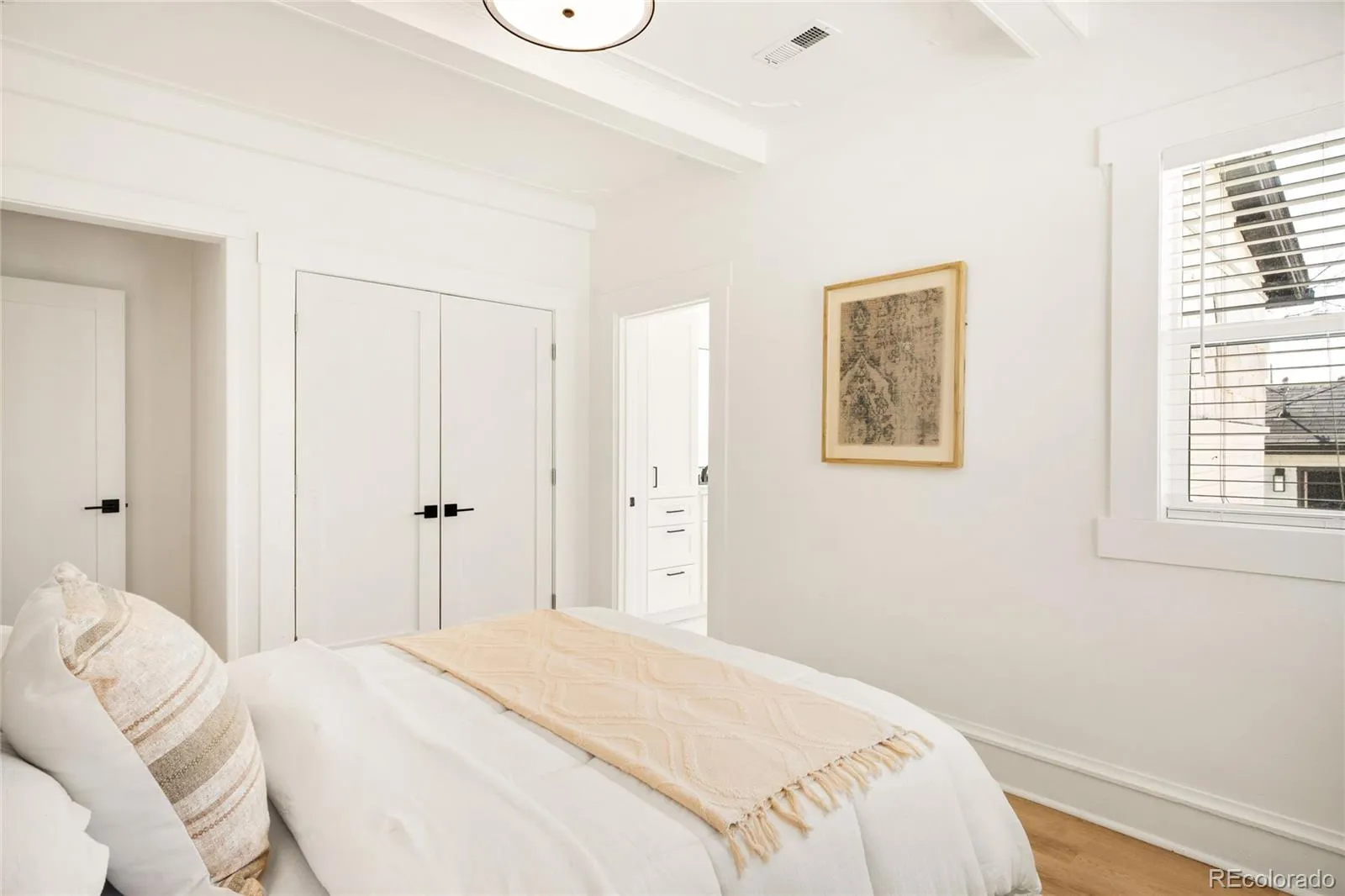 04092026215043 1600 14