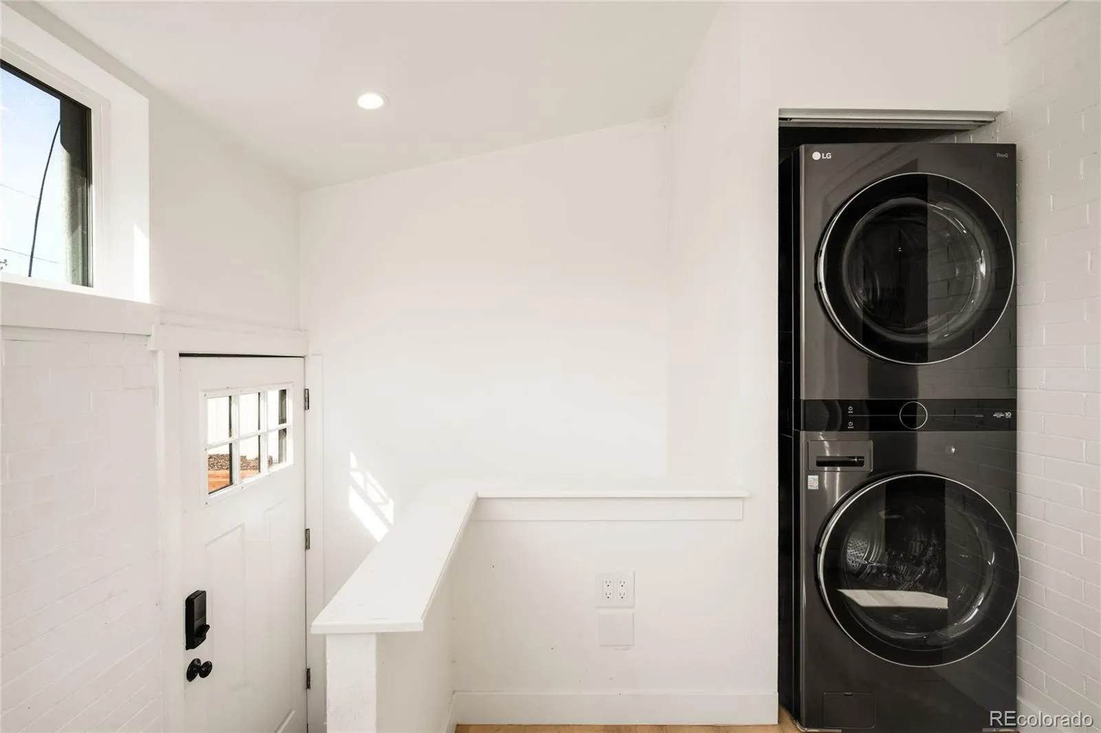 04092026215043 1600 22