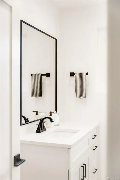 04092026215043 800 23