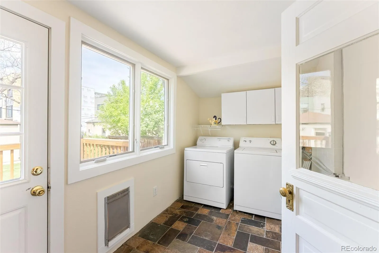 04112026215140 1600 15