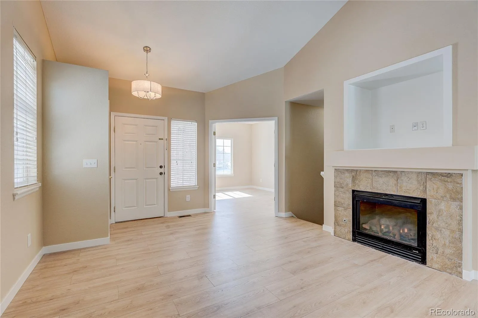 24671 E Kansas Circle Aurora CO 80018 | MLS #REC9831028 06232026202211 1600 5